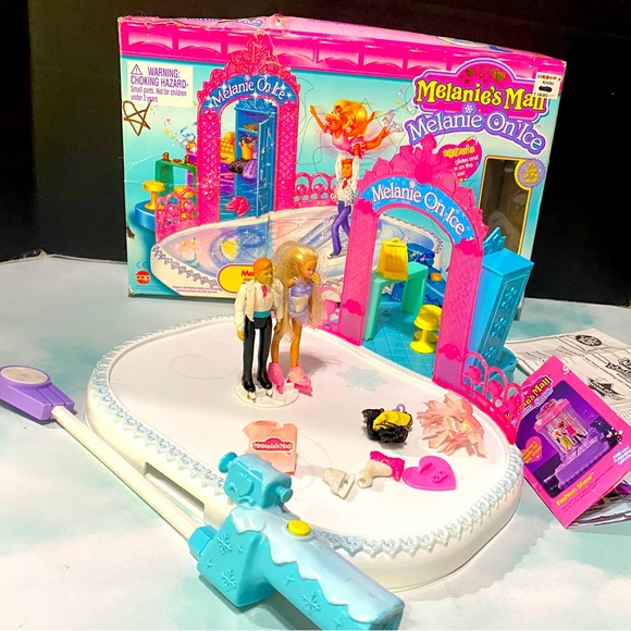 MELANIE’S MALL VINTAGE 1997 MELANIE ON ICE w/ ORIGINAL BOX - Picture 1 of 16